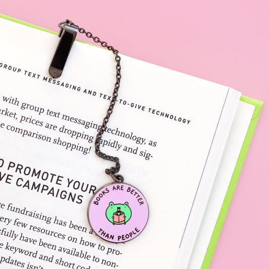 Bücher sind besser – Emaille-Lesezeichen mit Kette