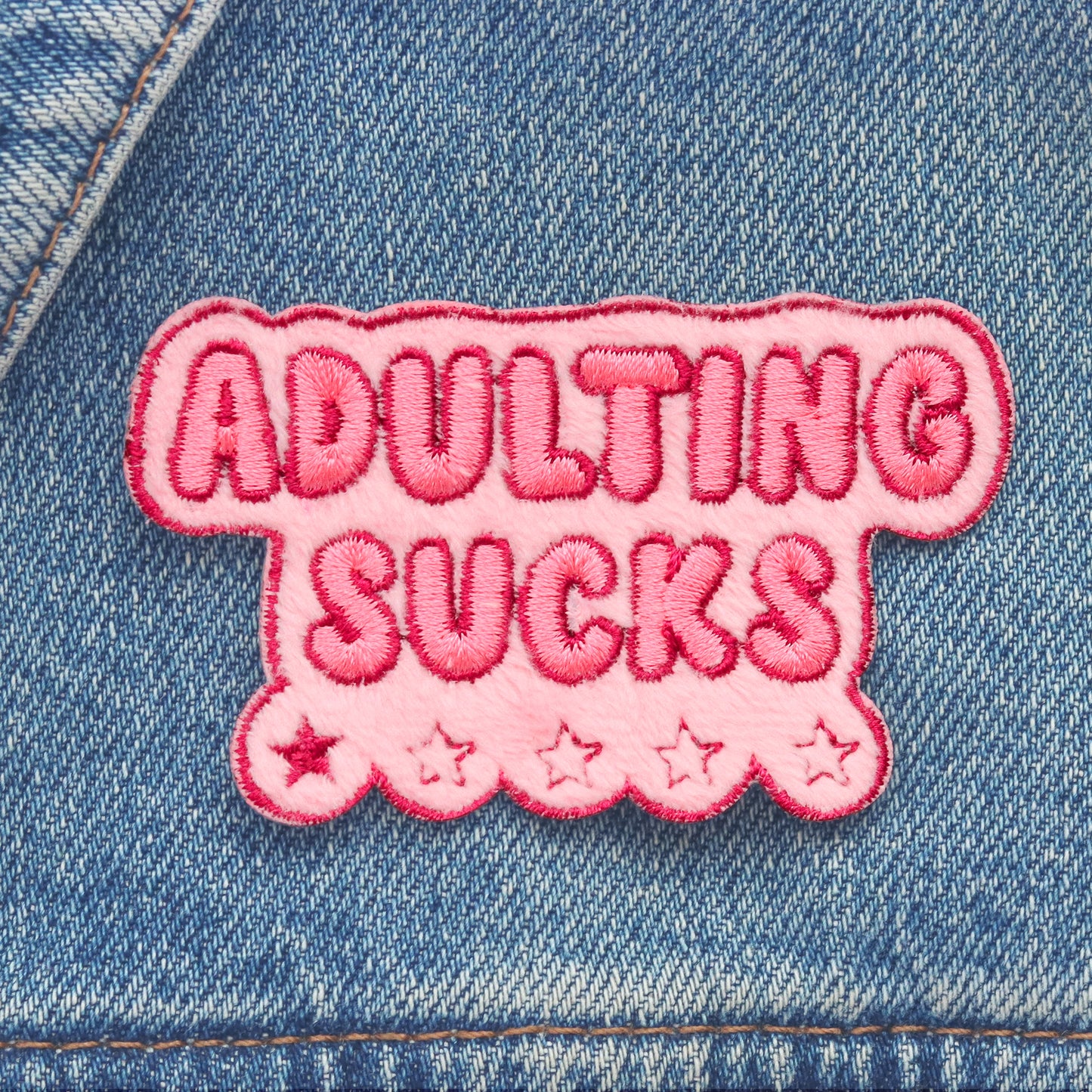 Bestickter Aufnäher zum Aufbügeln „Adulting Sucks“